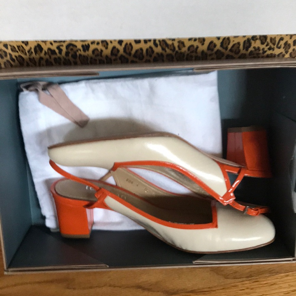 Ladies leather shoes
